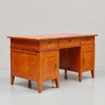 1067 6439 WRITING DESK